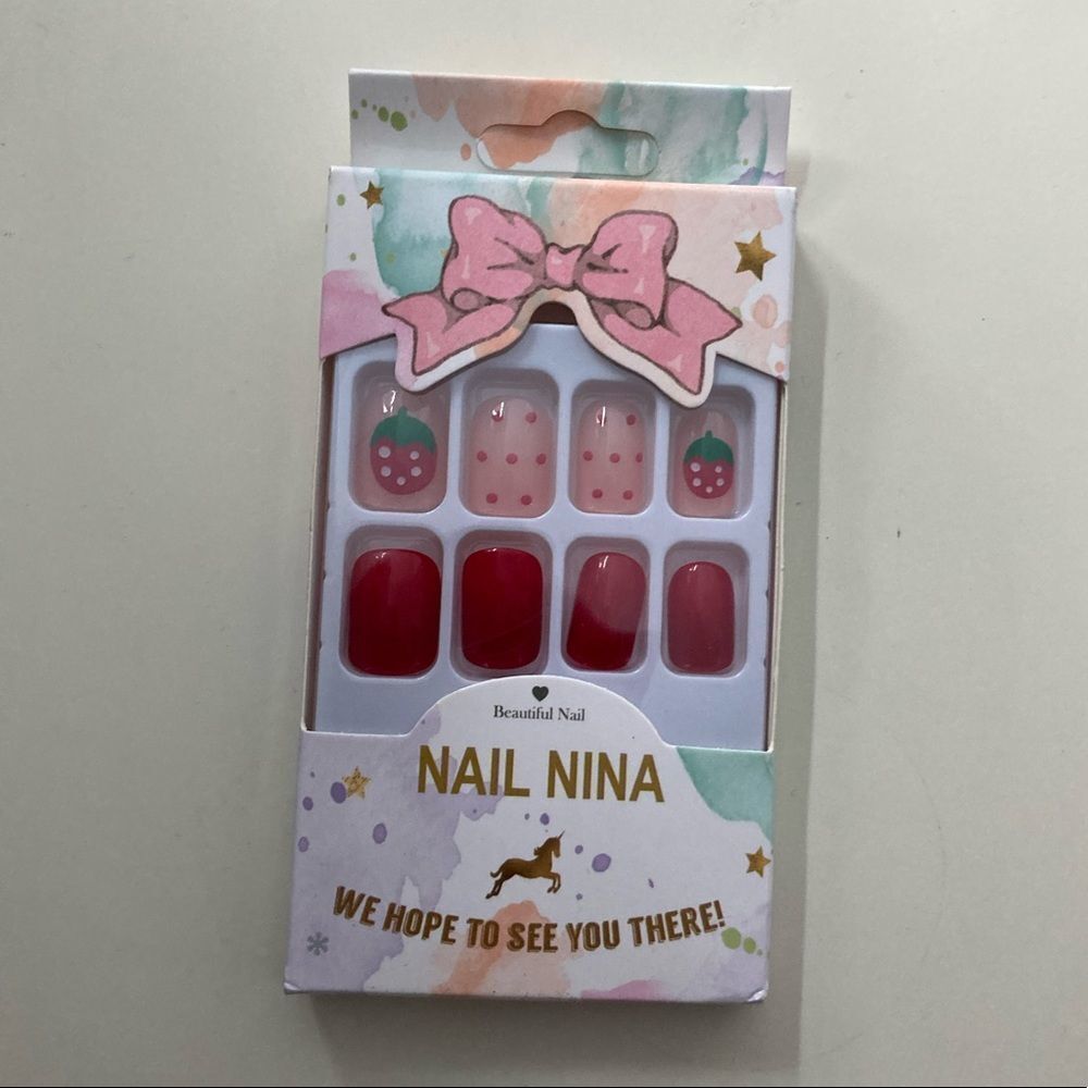 Strawberry šĀ PatternāPress-OnāNails - Picture 2 of 6